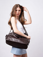 Stylische Handtasche mit mehreren Fächern und abnehmbarem Schultergurt