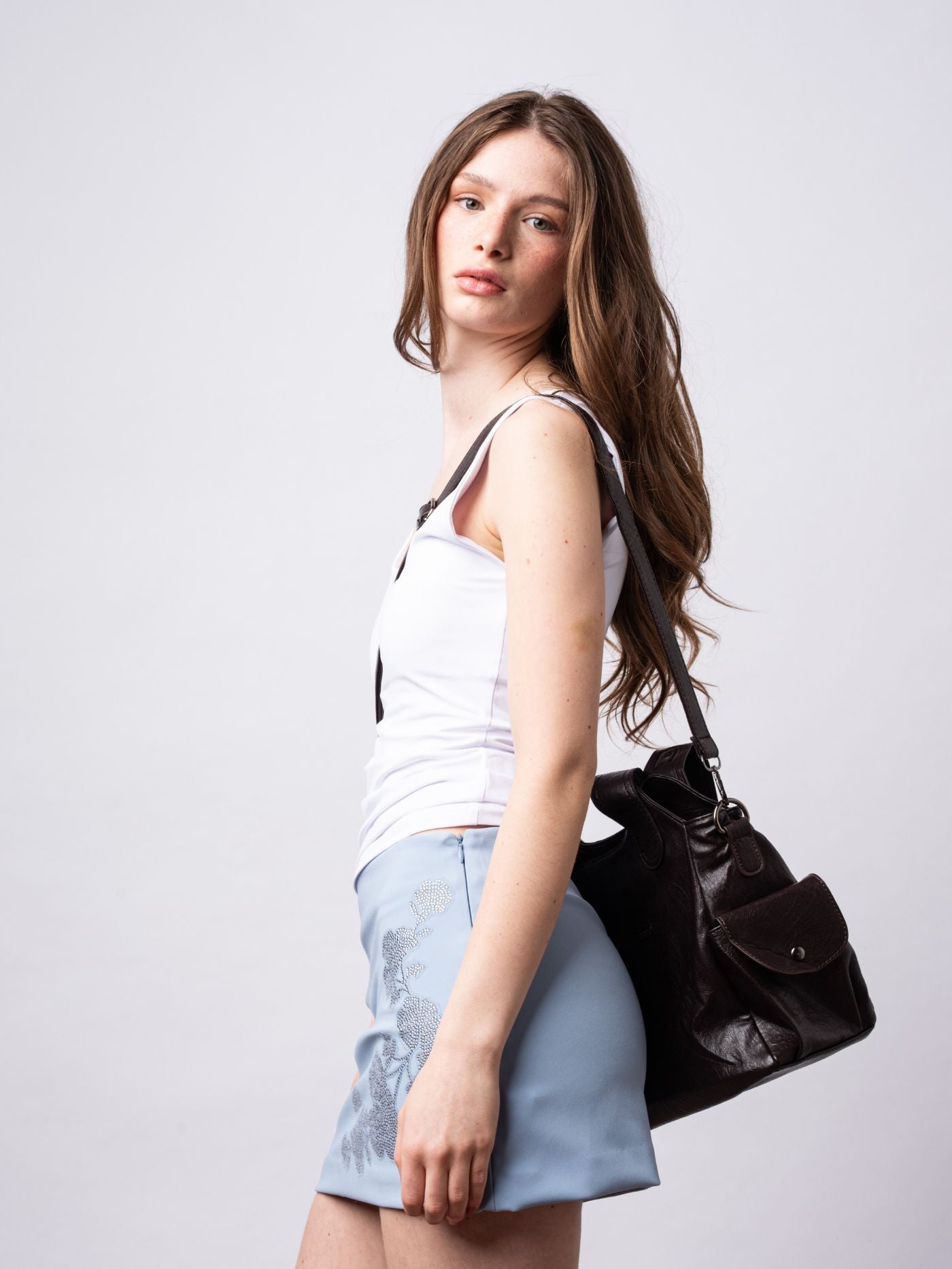 Stylische Handtasche mit mehreren Fächern und abnehmbarem Schultergurt