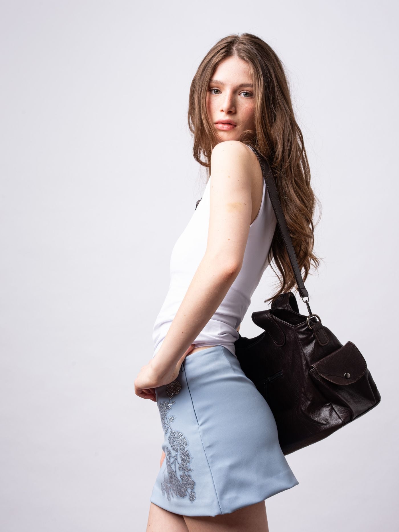 Stylische Handtasche mit mehreren Fächern und abnehmbarem Schultergurt