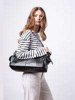 Stylische Handtasche mit mehreren Fächern und abnehmbarem Schultergurt