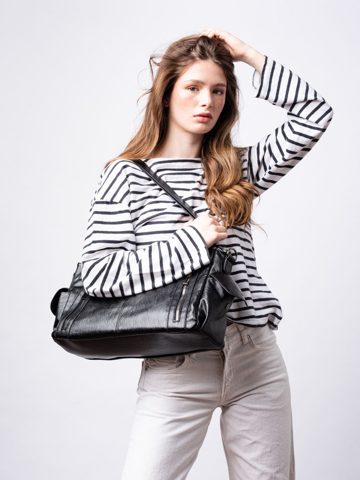 Stylische Handtasche mit mehreren Fächern und abnehmbarem Schultergurt