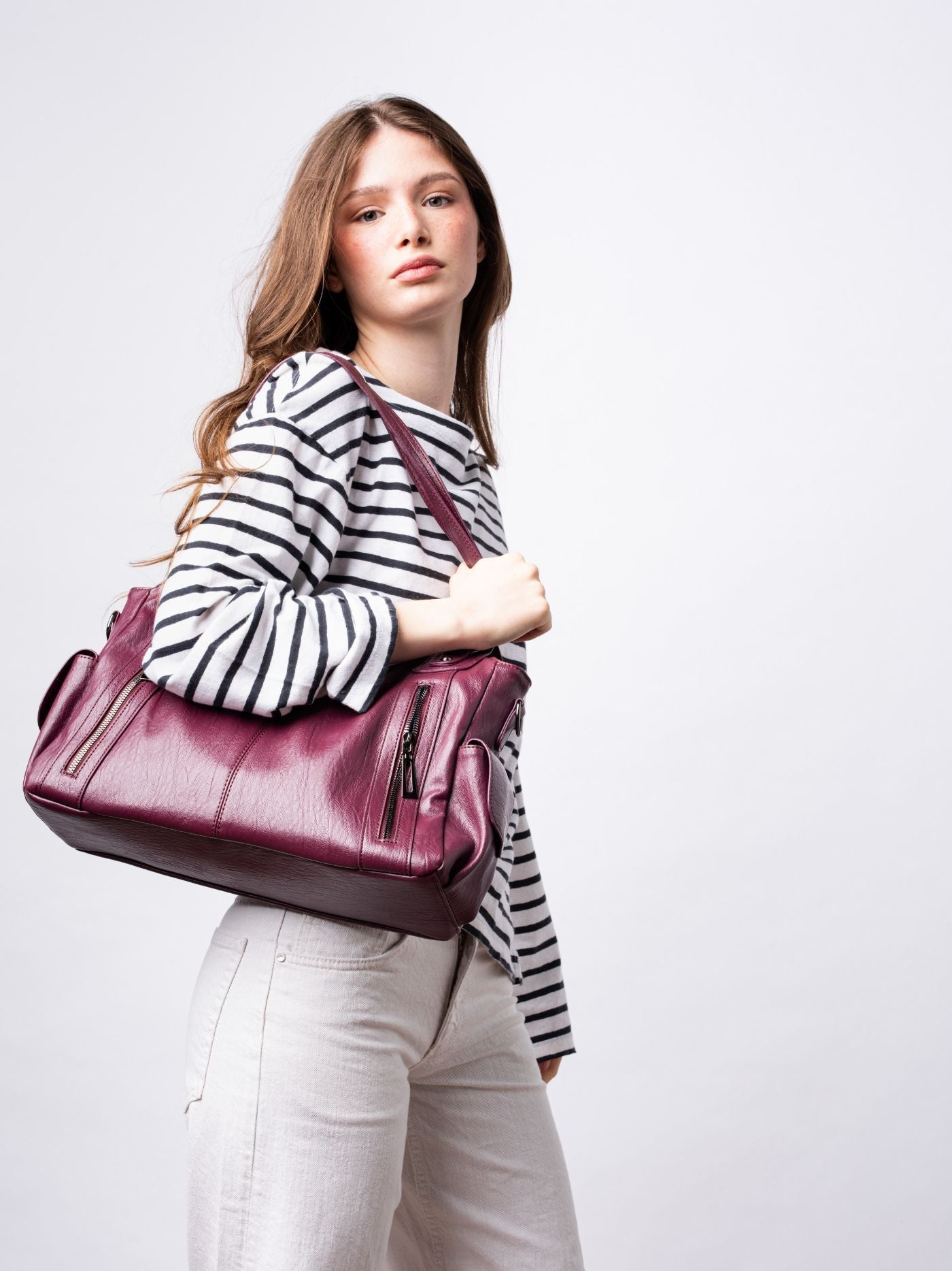Stylische Handtasche mit mehreren Fächern und abnehmbarem Schultergurt