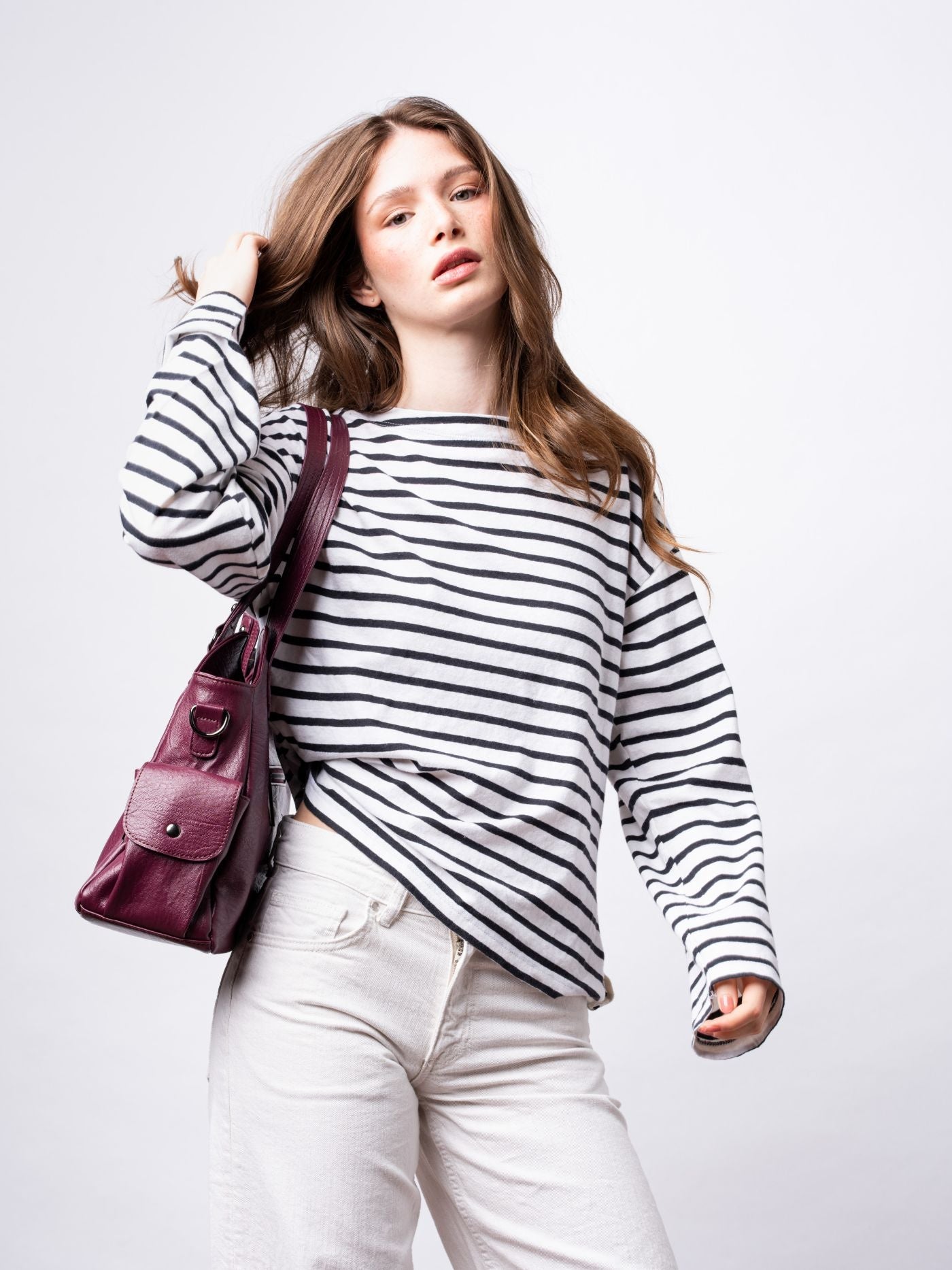 Stylische Handtasche mit mehreren Fächern und abnehmbarem Schultergurt