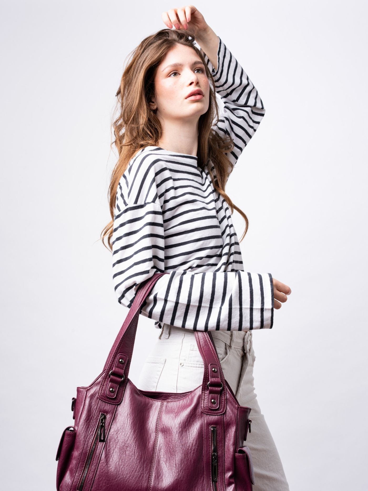 Stylische Handtasche mit mehreren Fächern und abnehmbarem Schultergurt