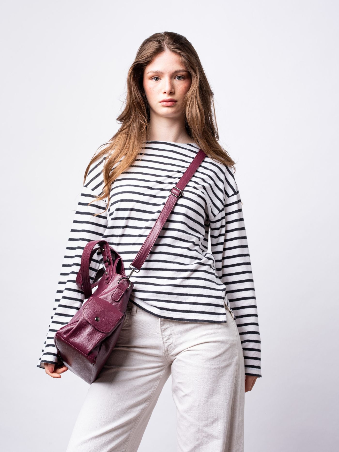 Stylische Handtasche mit mehreren Fächern und abnehmbarem Schultergurt