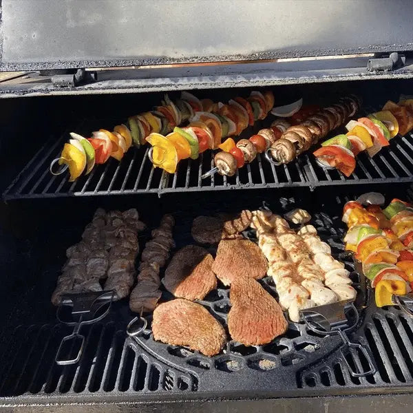 Robuste Grillspieße aus Edelstahl mit Doppelzinken und Schiebeschaber