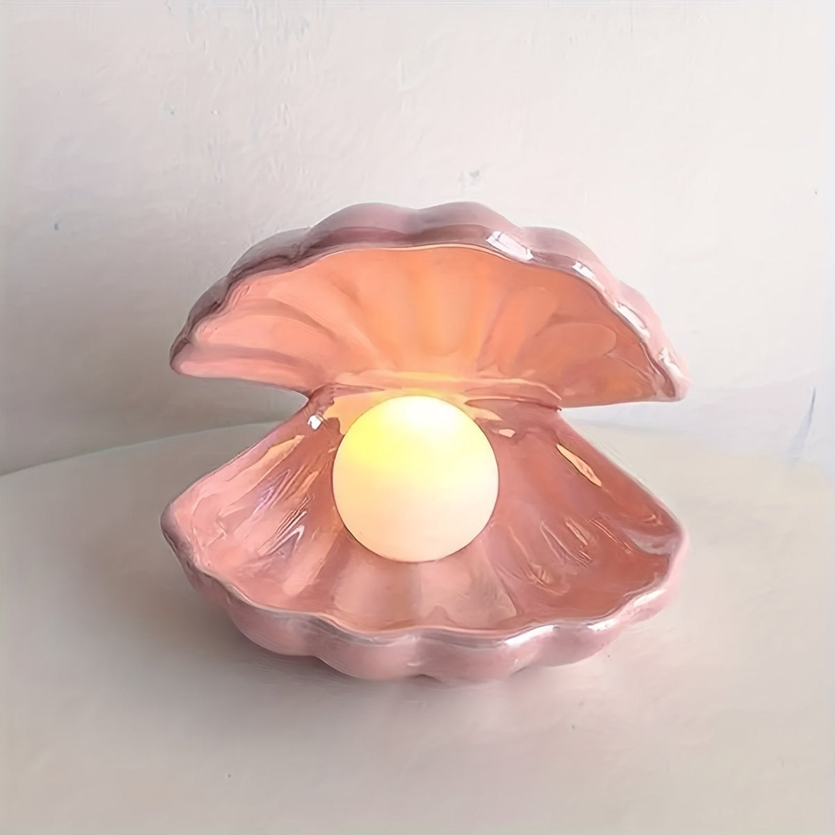 Stylish Pearl Table Lamp – Gentle Light for Bedside Tables and Living Rooms
