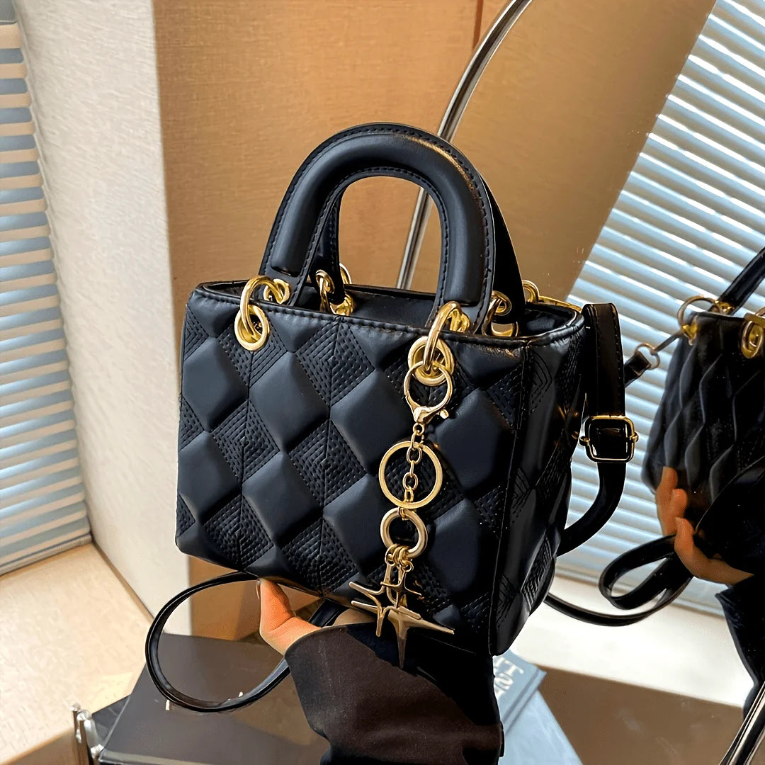 Stilvolle Mini-Handtasche für Frauen mit goldenen Details