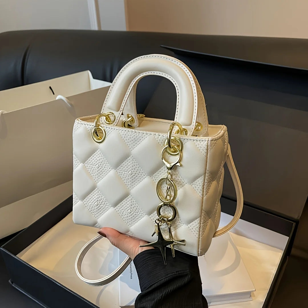 Stilvolle Mini-Handtasche für Frauen mit goldenen Details