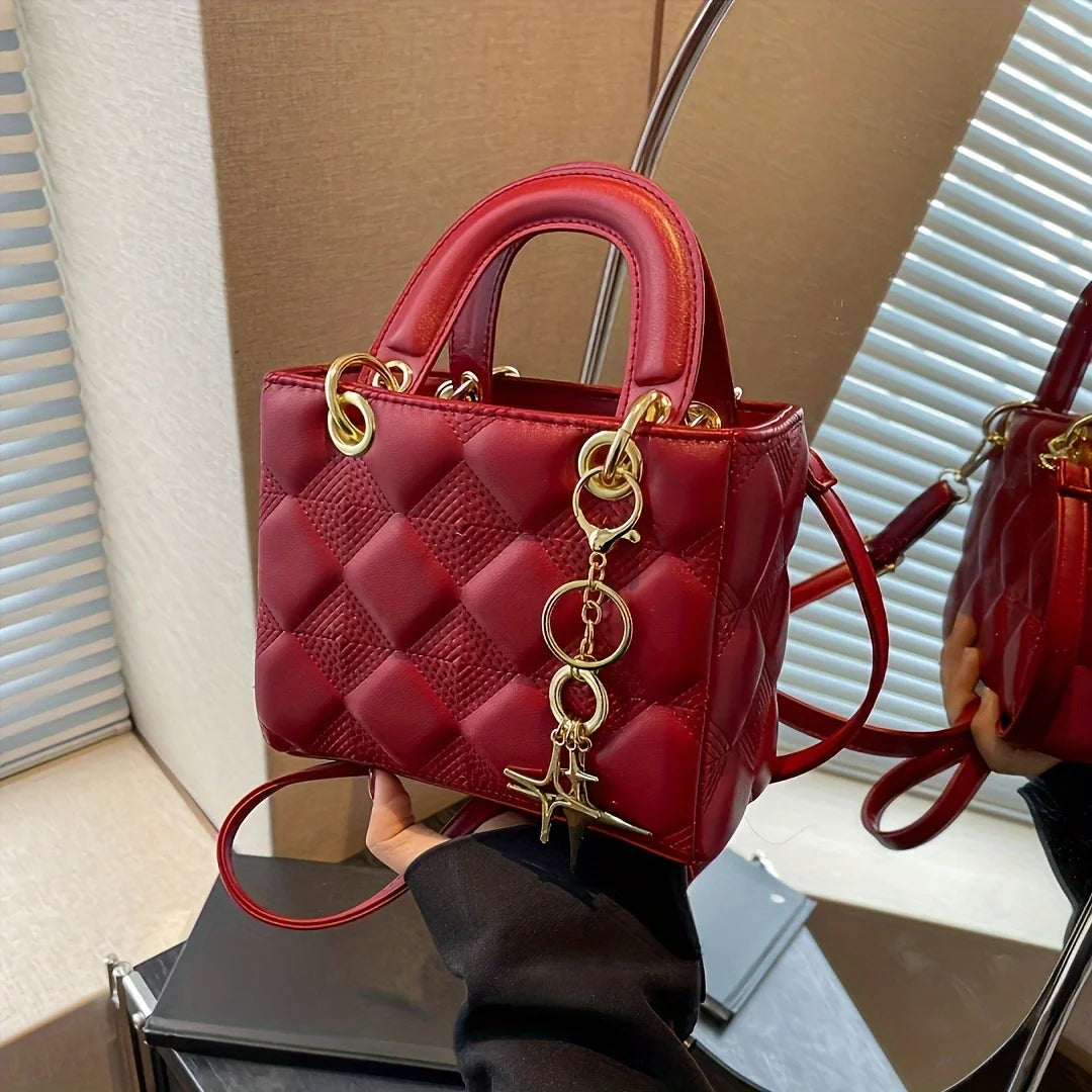 Stilvolle Mini-Handtasche für Frauen mit goldenen Details