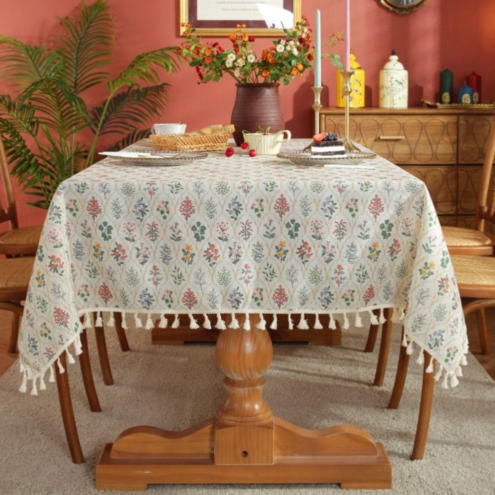 Florales Tischdecke mit Quasten – Für jeden Anlass geeignet