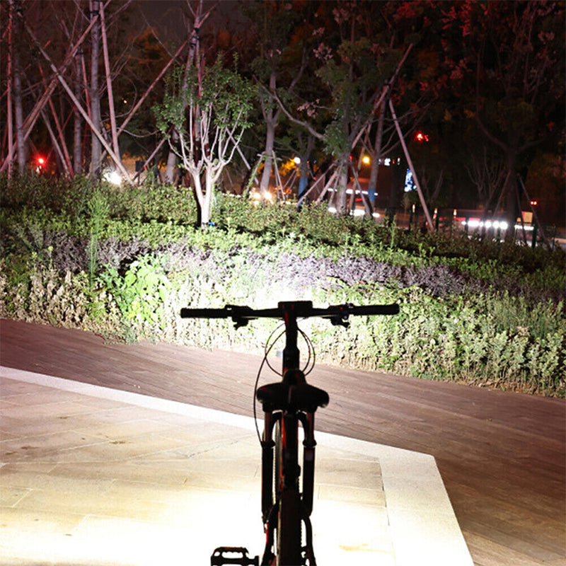 Fahrradlampe mit 180-Grad-Abstrahlwinkel und Akkuanzeige