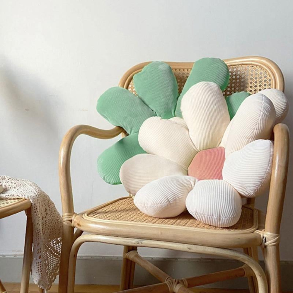 Flower-Shaped Decorative Pillow – Soft Accent Pillow for Your Home