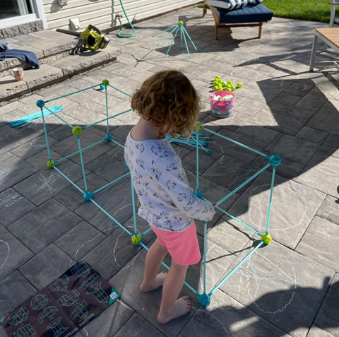 Building kit for forts - Promoting creativity and teamwork