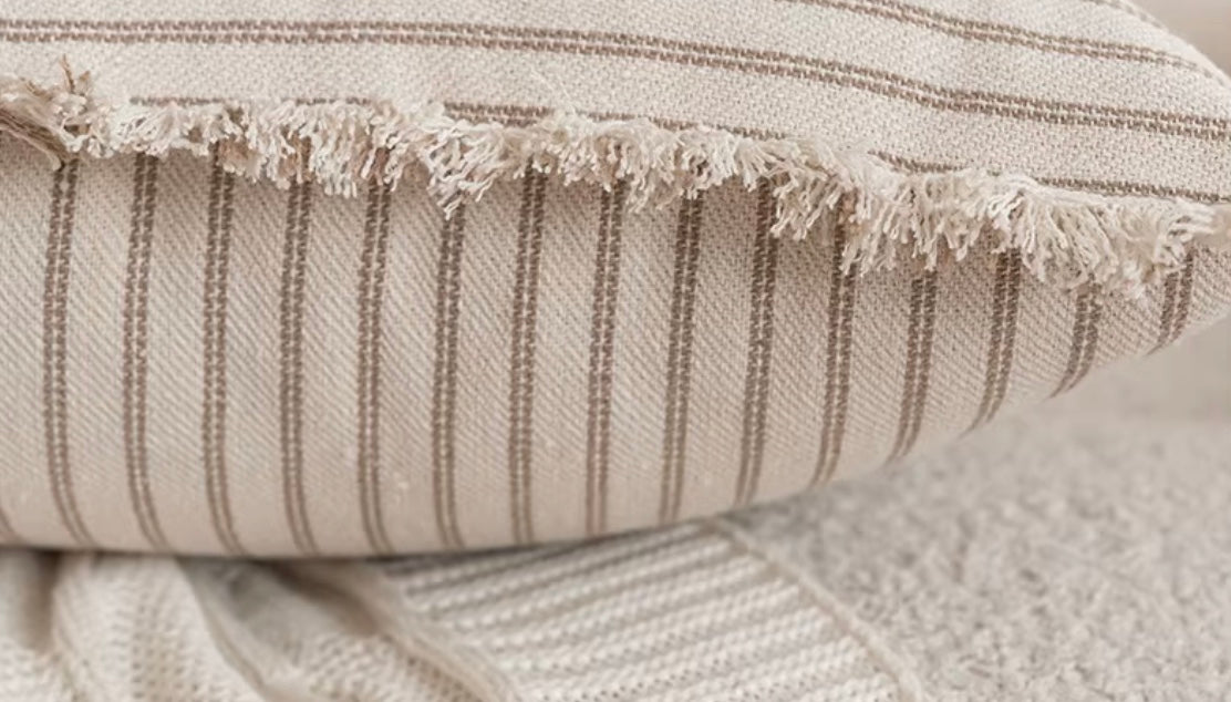 Elegante Kissenhülle mit Jacquard-Muster und Fransen - Baumwoll-Leinen-Mischung