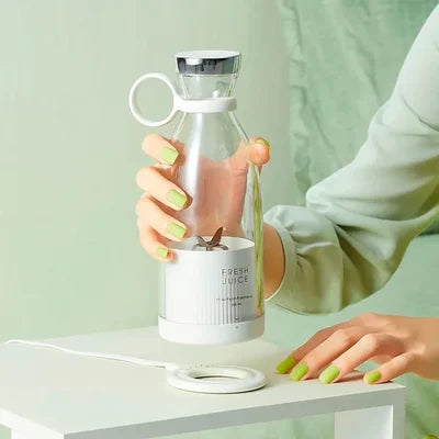 FreshJuice - Portable Mini-Blender for On-the-Go
