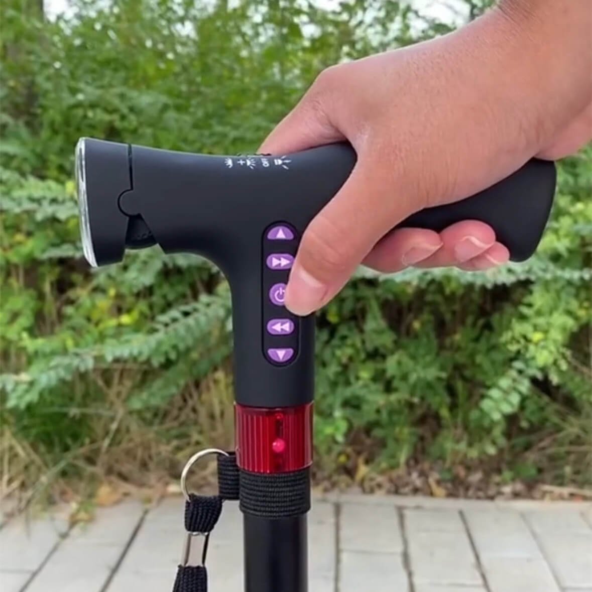 Sichere Gehhilfe mit Fallalarm und individuell einstellbarer Höhe