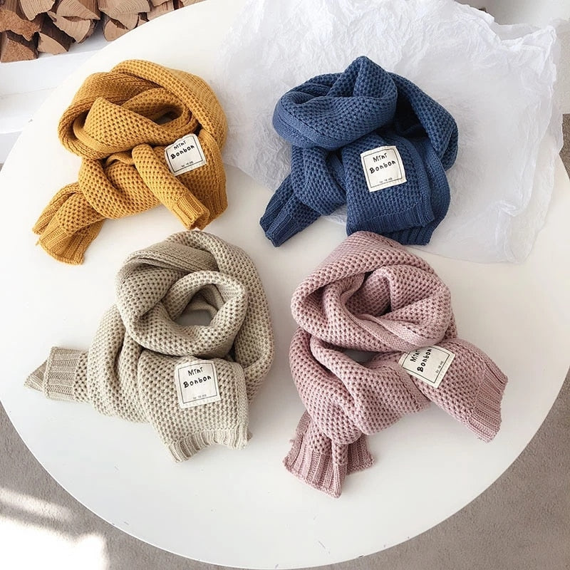 Wärmender Strickschal für Kinder – Weiches, zeitloses Design