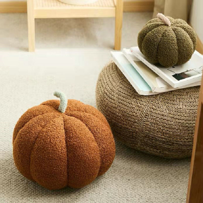 Kuschelkissen in Kürbisform