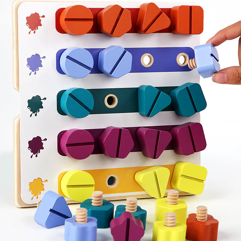 Spielerisches Holzpuzzle zur Förderung feinmotorischer Fähigkeiten mit Formen und Farben