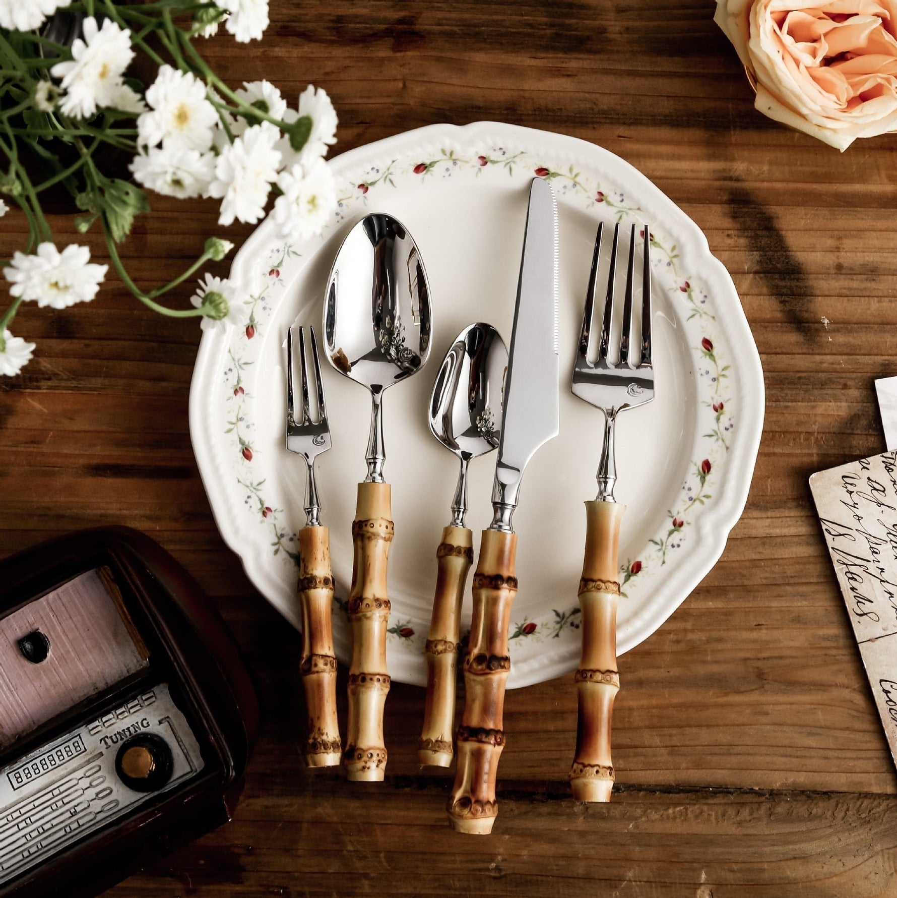 NaturPur – Luxuriöses Besteckset mit Bambusdetails