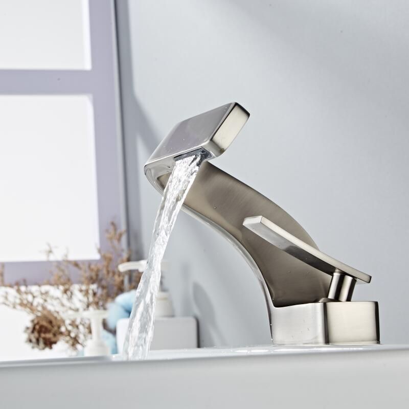 Moderne Küchenarmatur AquaArc Voltyx