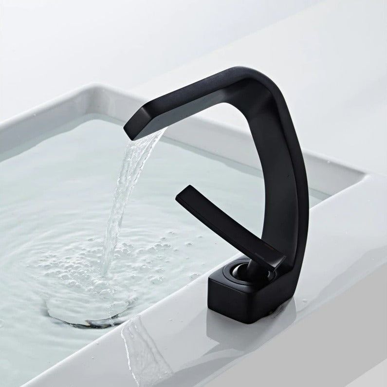 Moderne Küchenarmatur AquaArc Voltyx
