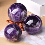 Elegante Amethystkugel – Polierte Dekorationsperle