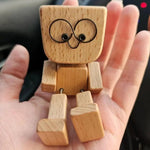 Handgefertigte Holzfigur – Ein Fröhlicher Begleiter für Fahrten