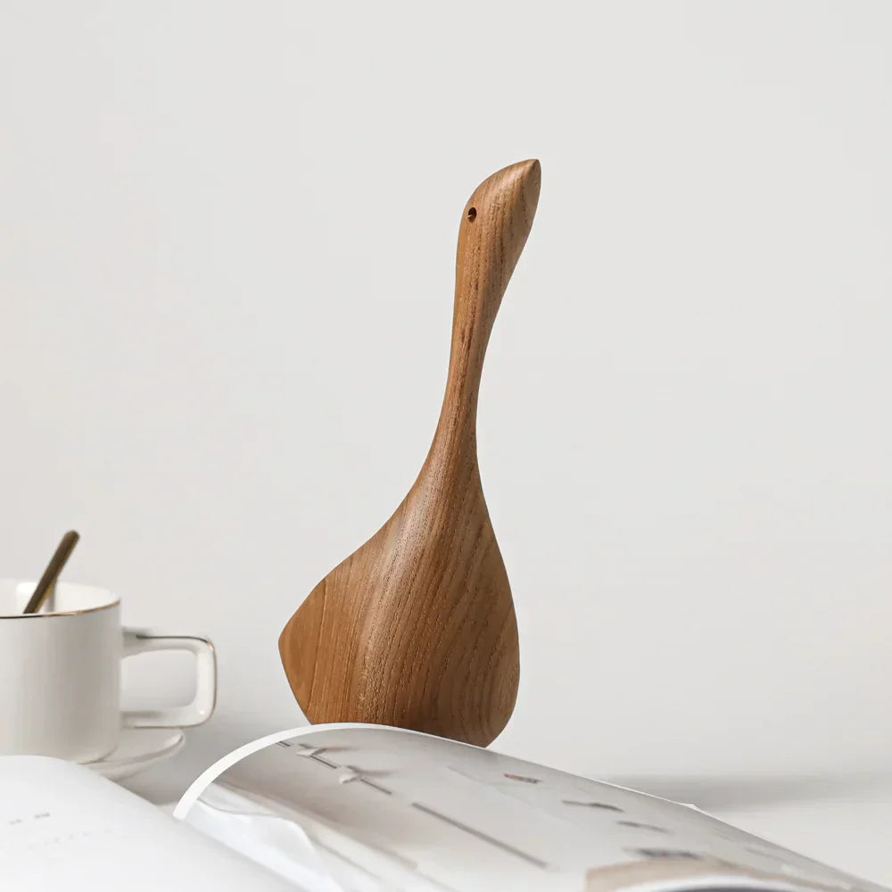 Naturverbundenes Teakholz-Dekor: Elegante Gänsefiguren