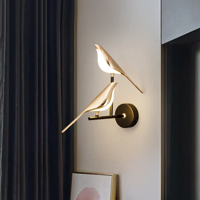 Elegante Tischlampe mit goldener Vogel-Skulptur