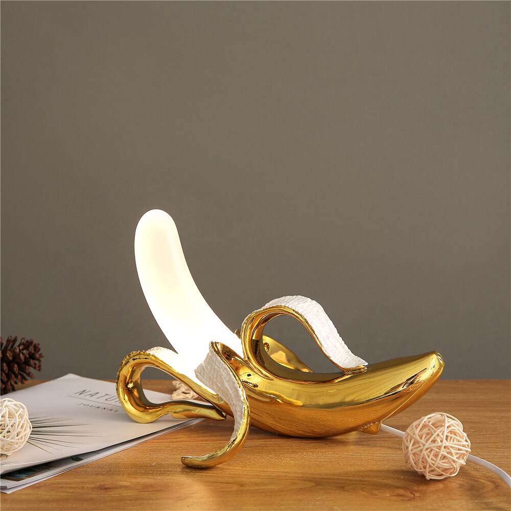 Elegant Retro Table Lamp – An Artistic Lighting Accent for Your Home