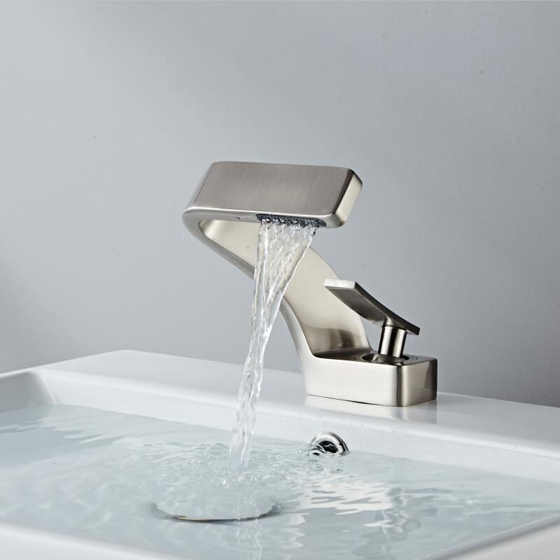 Moderne Küchenarmatur AquaArc Voltyx