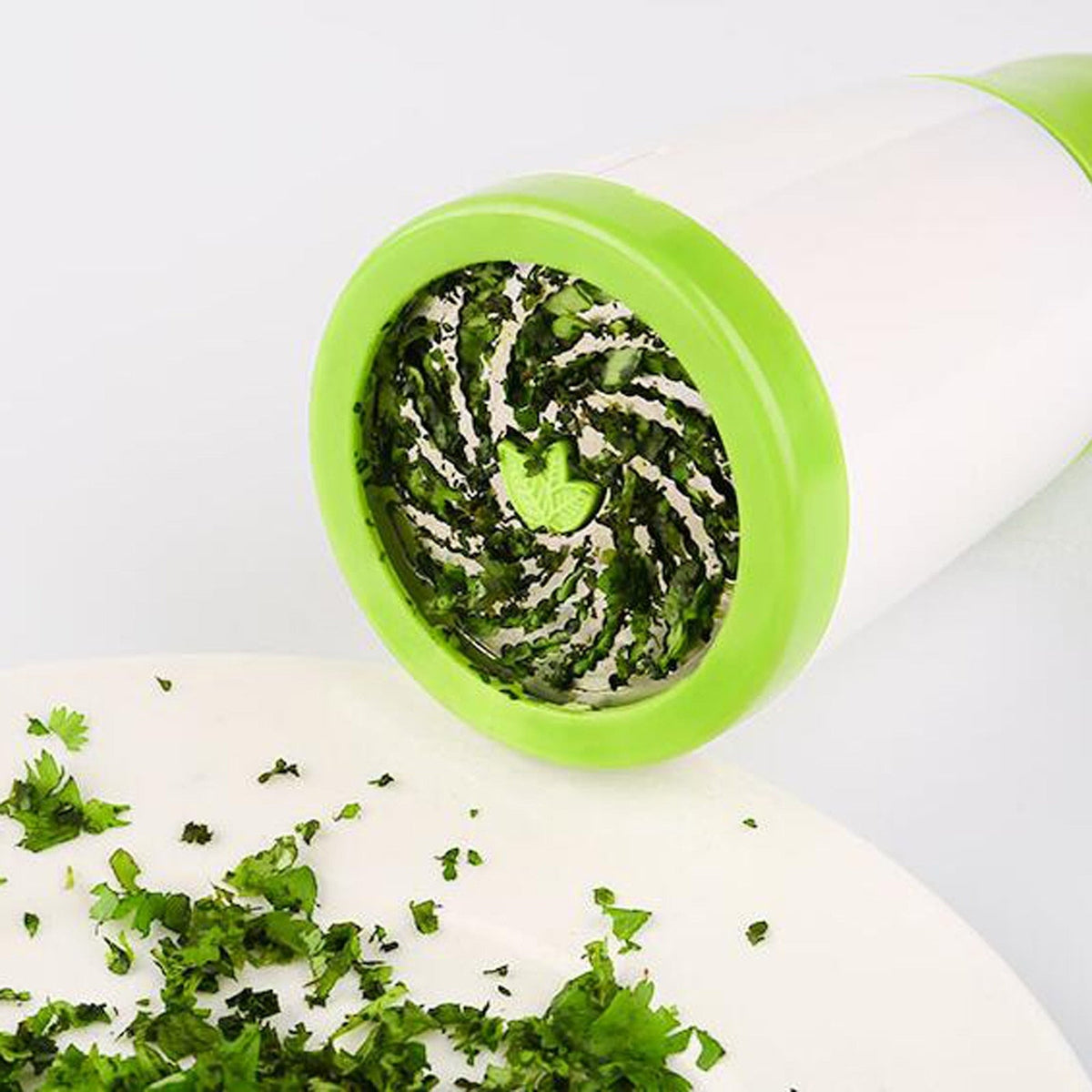 Herb Grinder | Perfectly ground herbs and spices at the touch of a button