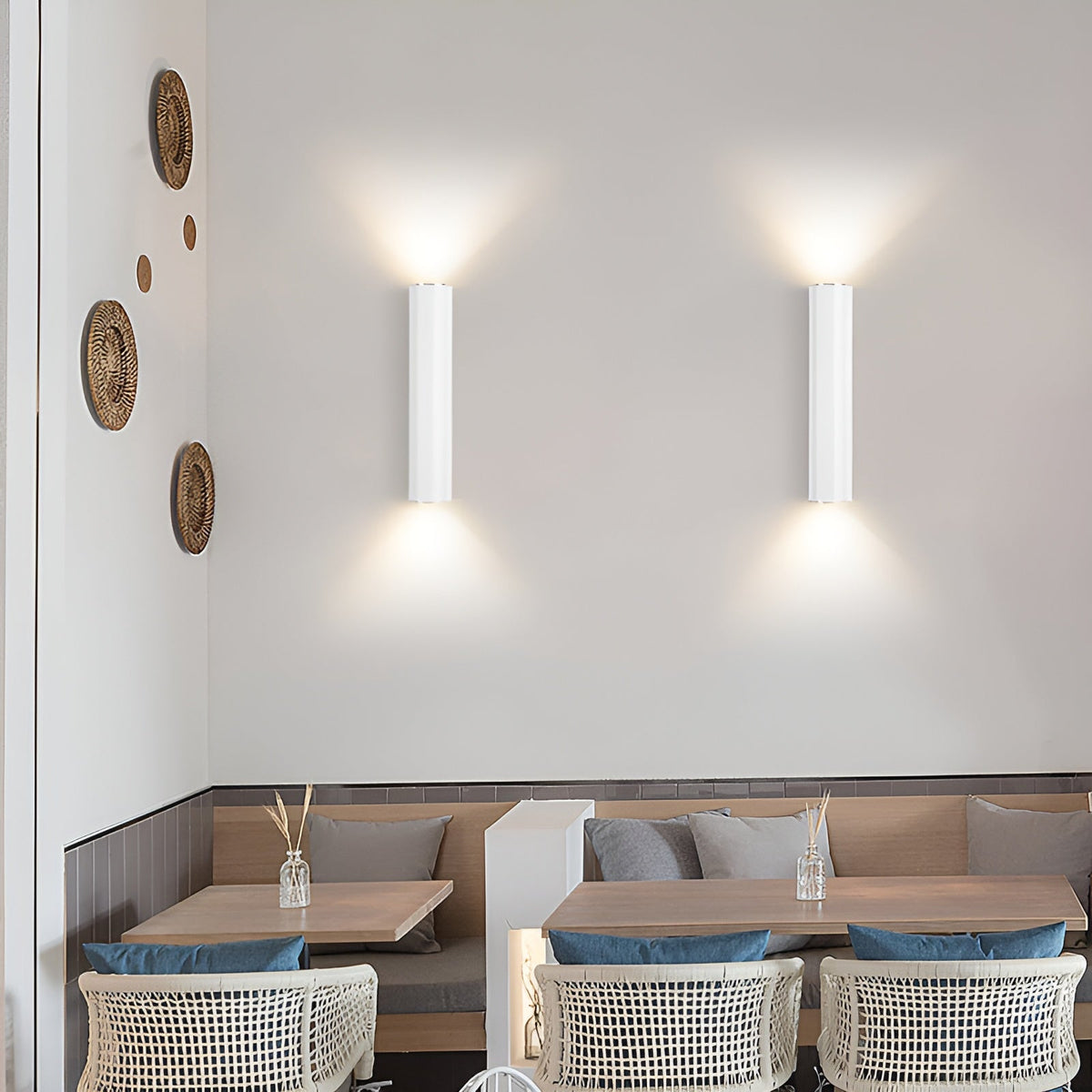 Elegant Wall Sconce – Flexible Dual-Head Lamp for Stylish Rooms