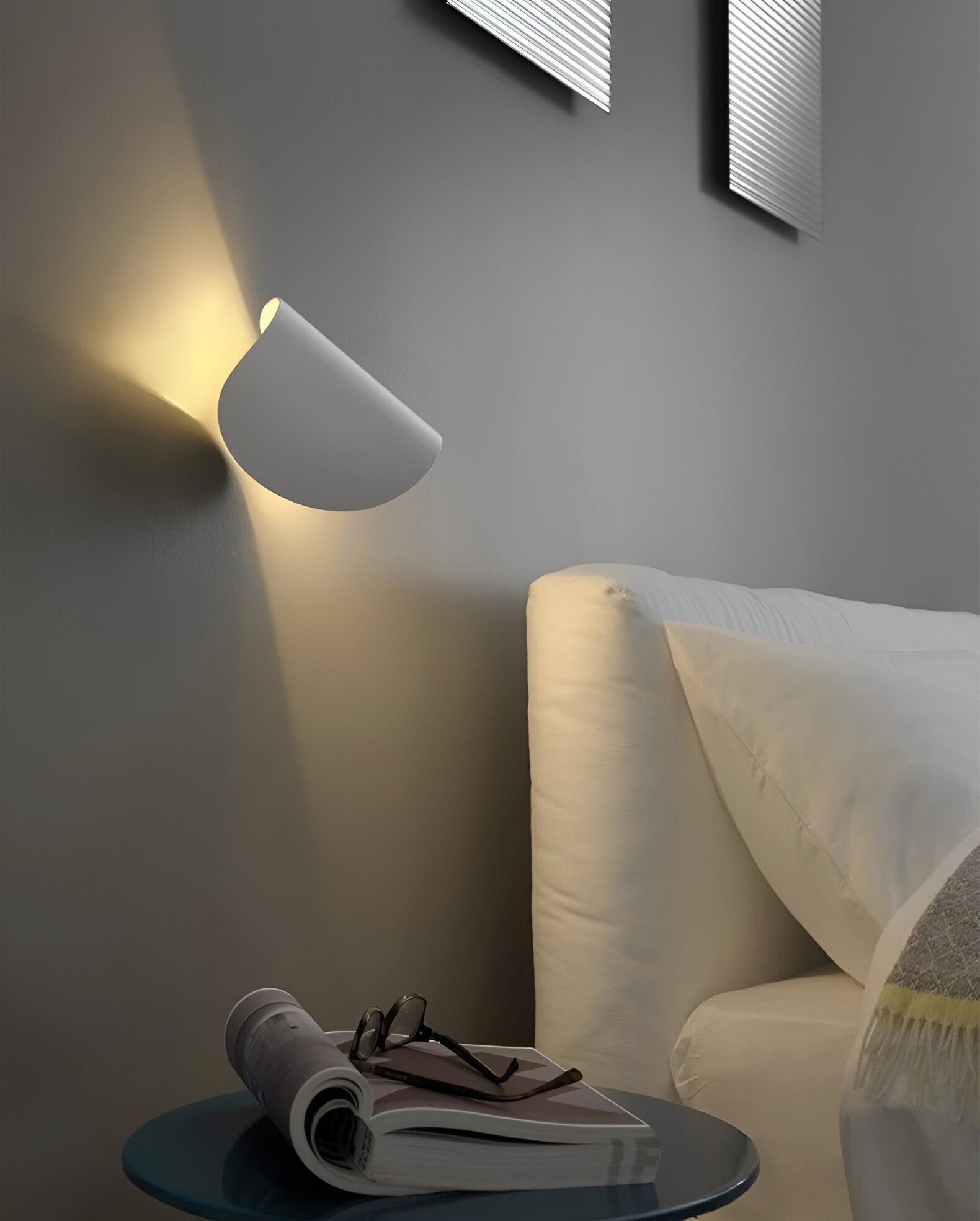 Flexibly Adjustable Metal Wall Lamp for Every Room
