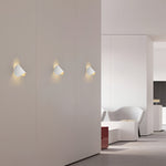Flexibly Adjustable Metal Wall Lamp for Every Room