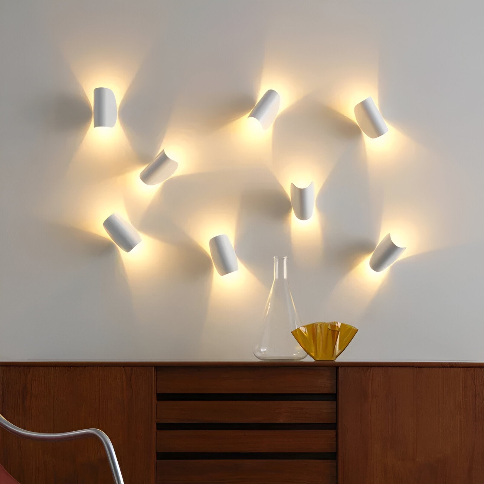 Flexibly Adjustable Metal Wall Lamp for Every Room