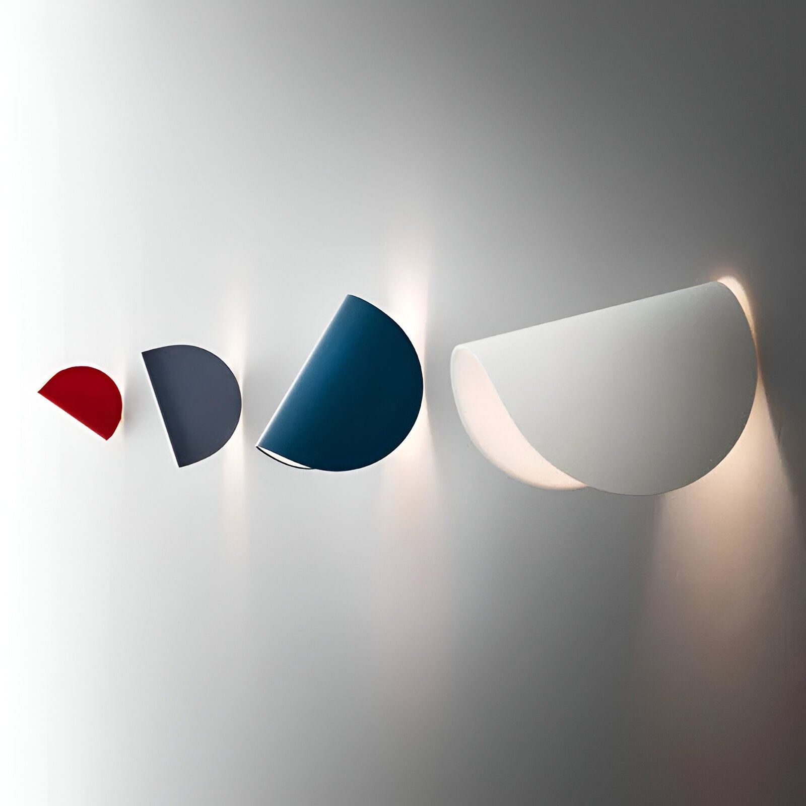 Flexibly Adjustable Metal Wall Lamp for Every Room