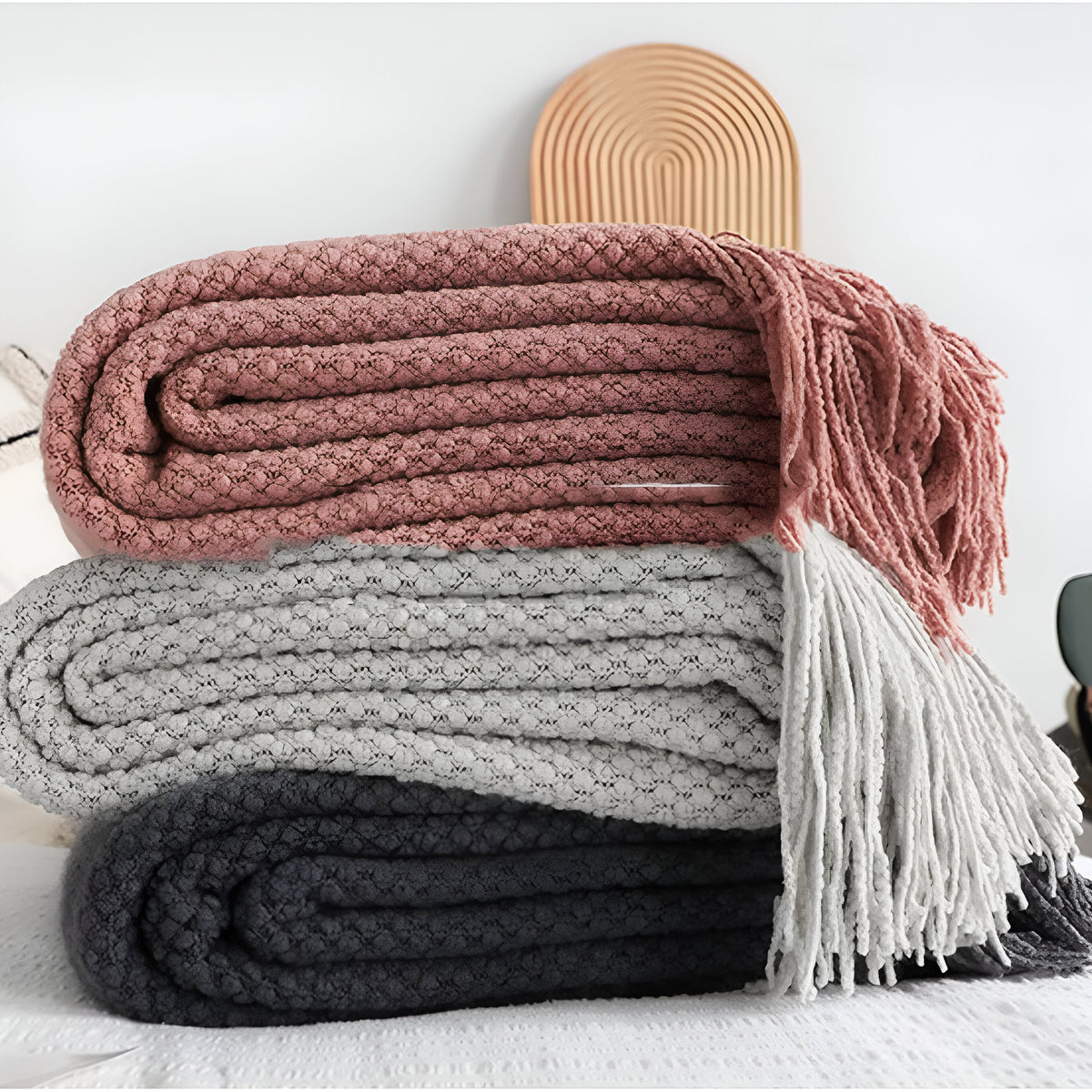 Elegant Fleece Blanket – Soft, Stylish & Warm for Your Home