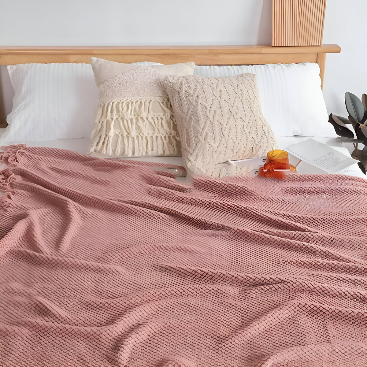 Elegant Fleece Blanket – Soft, Stylish & Warm for Your Home