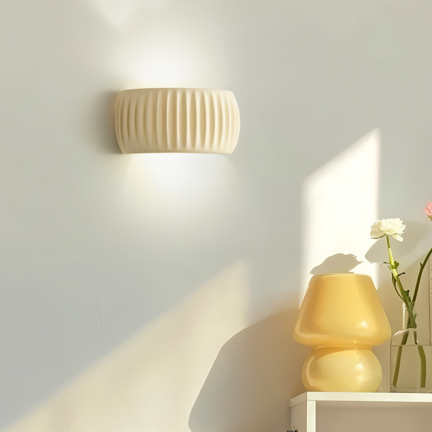 Künstlerische Wandlampe mit Rillenstruktur – Stilvolle Lichtquelle für Gemütlichkeit