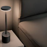 Elegante Schreibtischlampe mit kabelloser Ladestation
