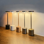 Elegante Schreibtischlampe mit kabelloser Ladestation
