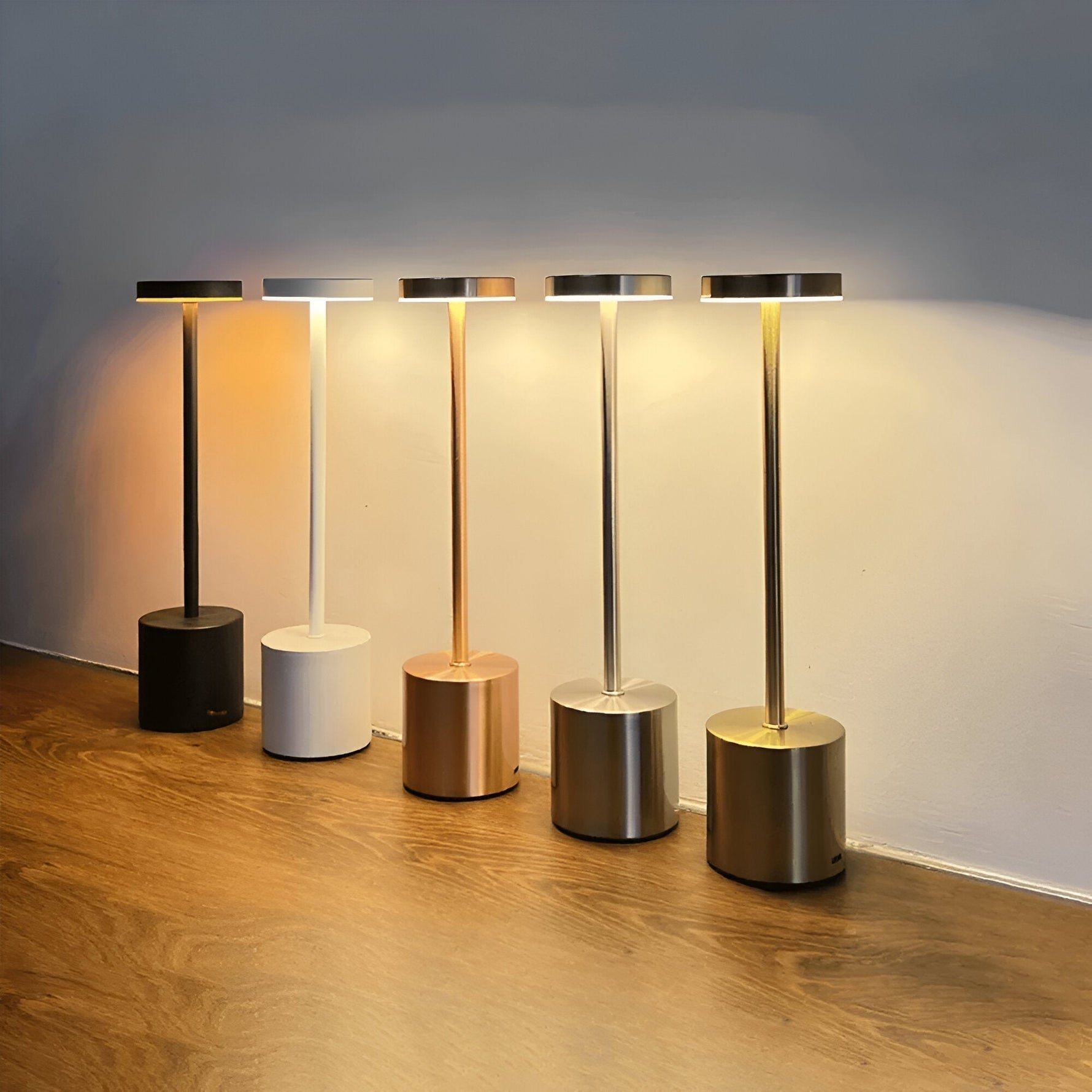 Elegante Schreibtischlampe mit kabelloser Ladestation