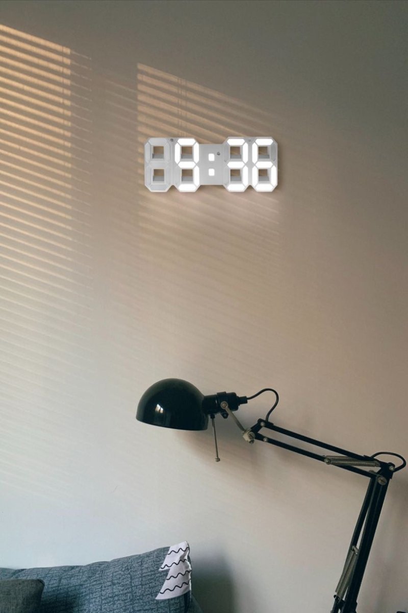 Moderne 3D LED Wanduhr – Stilvolles Design mit dimmbarer Beleuchtung