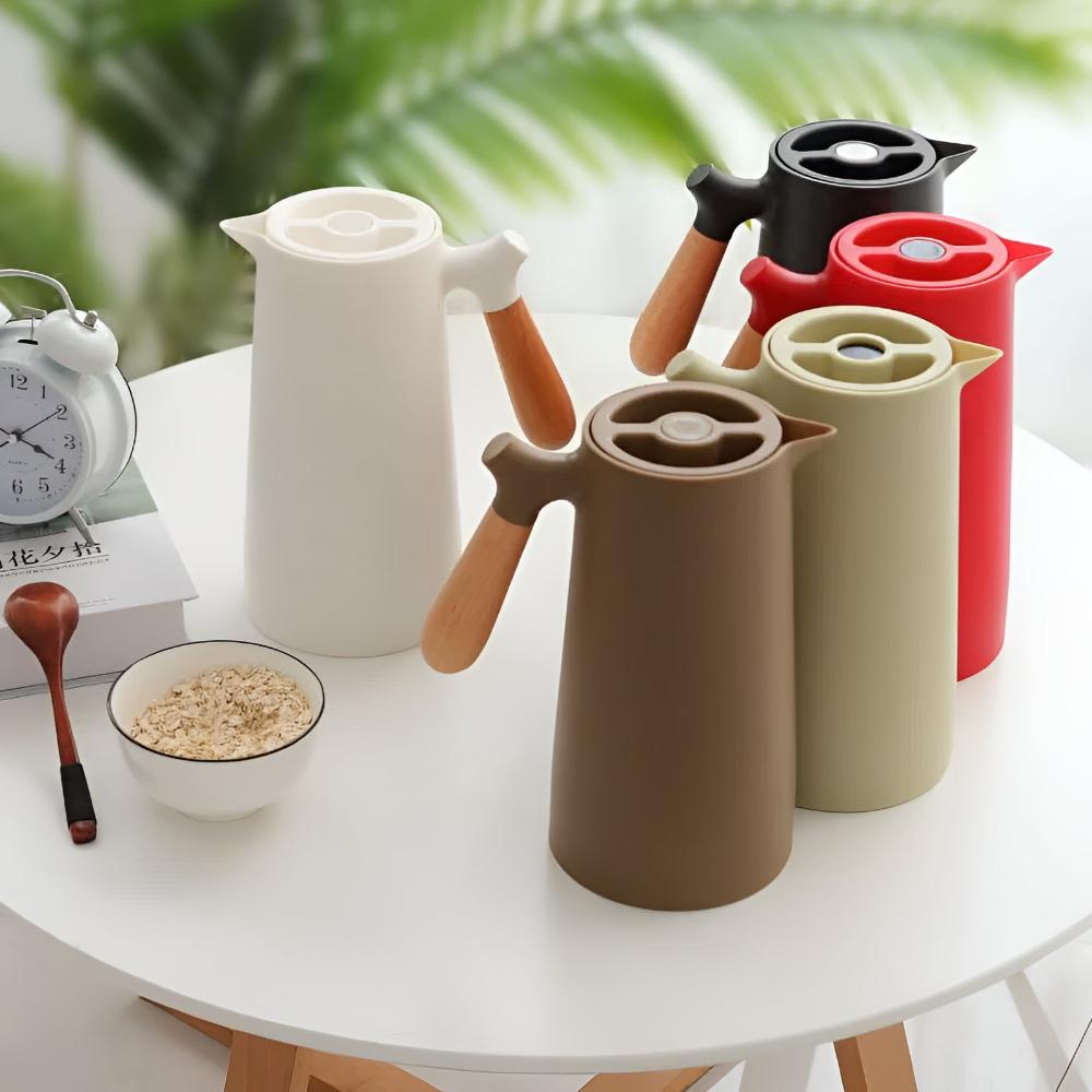 Elegante Isolierkanne mit Holzgriff – 1L Getränkespender