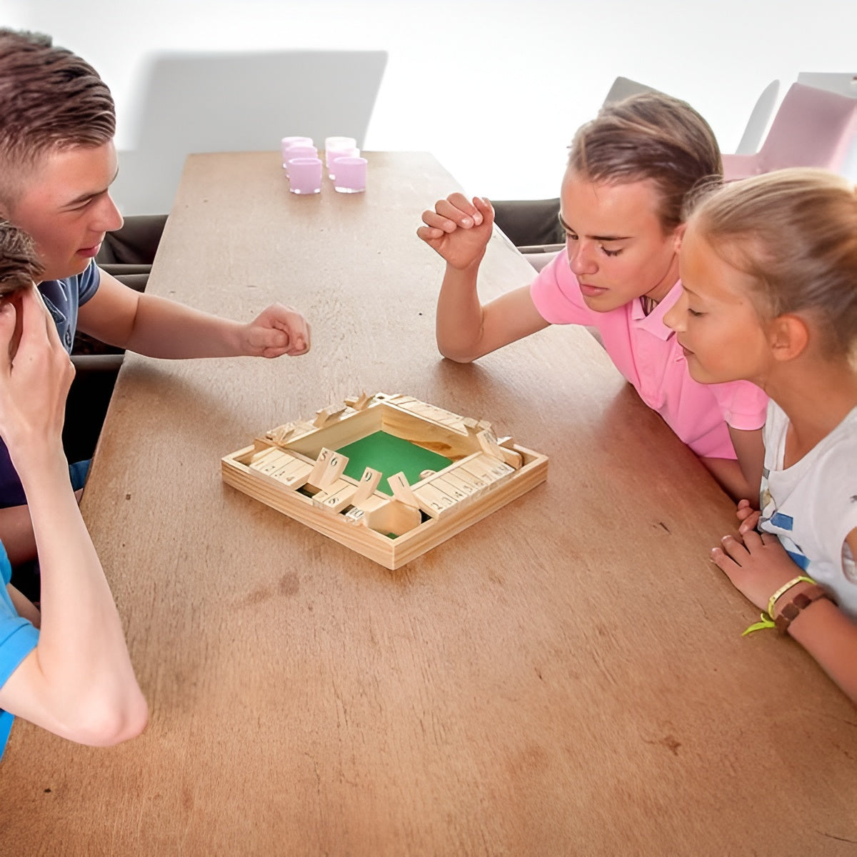 Familienfreundliches Holzspielbrett für unterhaltsame Abende