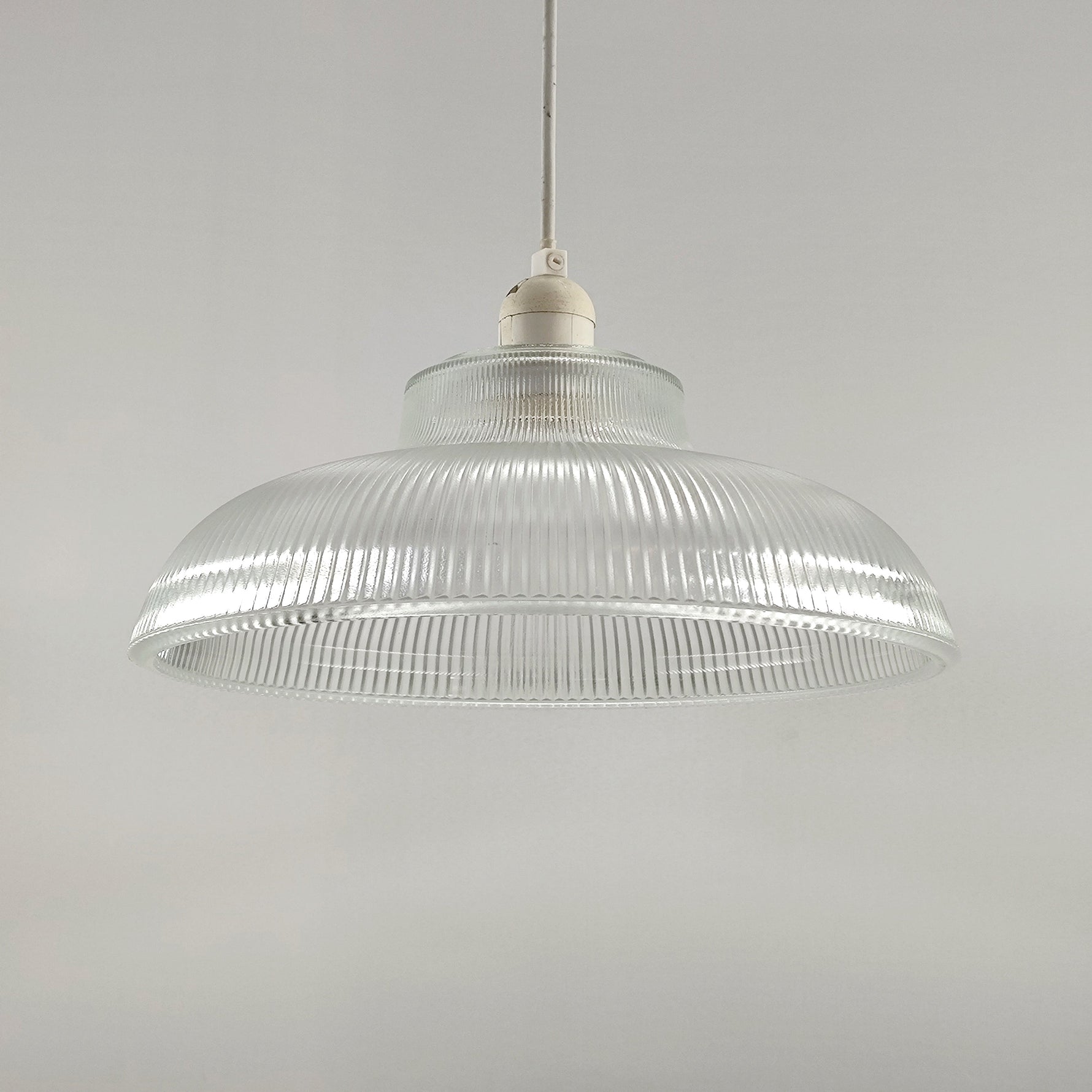 Vintage-inspirierte Pendelleuchte aus strukturiertem Glas