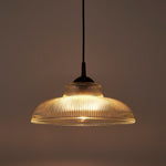 Vintage-inspirierte Pendelleuchte aus strukturiertem Glas